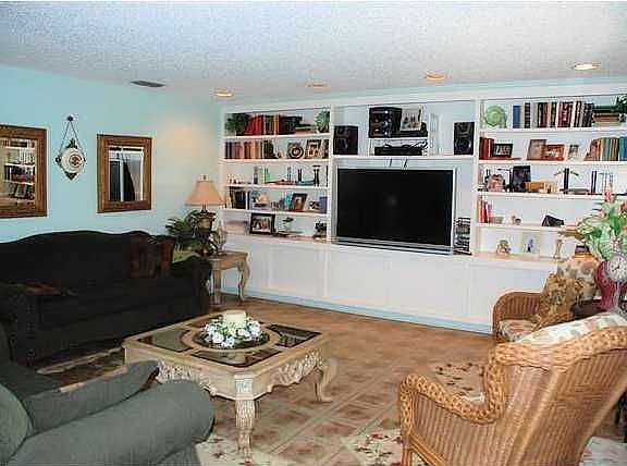 5th image of 537 Gulf Shore Dr