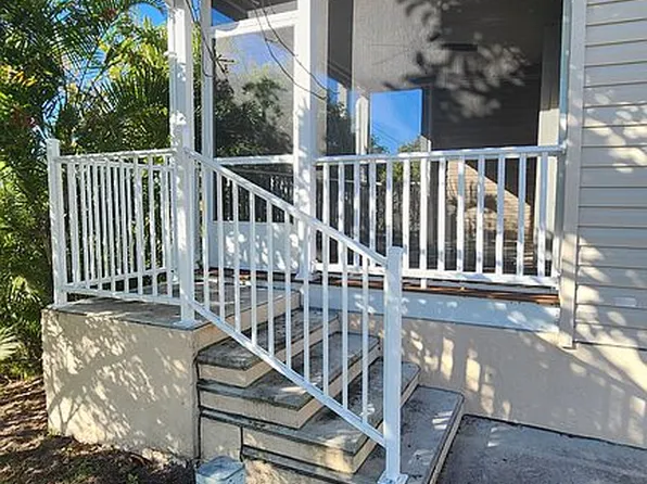 1027 Wren Cir, Barefoot Bay, FL 32976