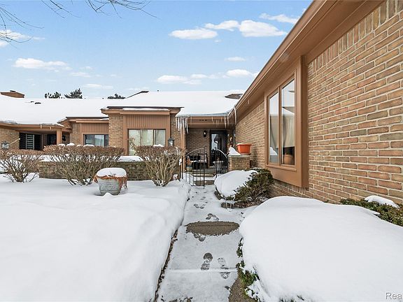 2nd image of 2162 London Bridge Dr