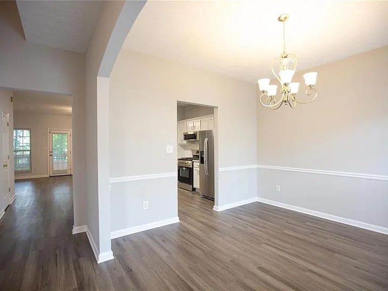649 Kenridge Dr — Photo 7