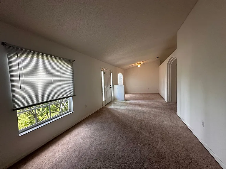 33 Rybark Ln — Photo 3