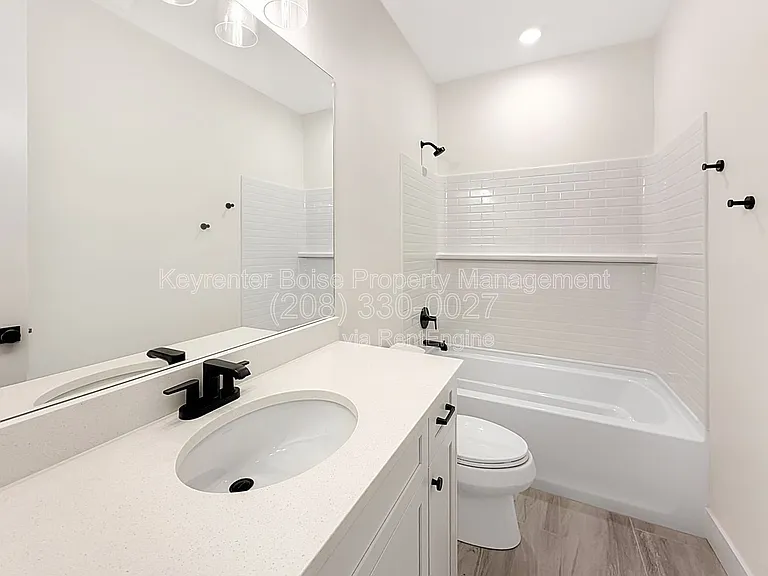 373 E Lombard Ln — Photo 15