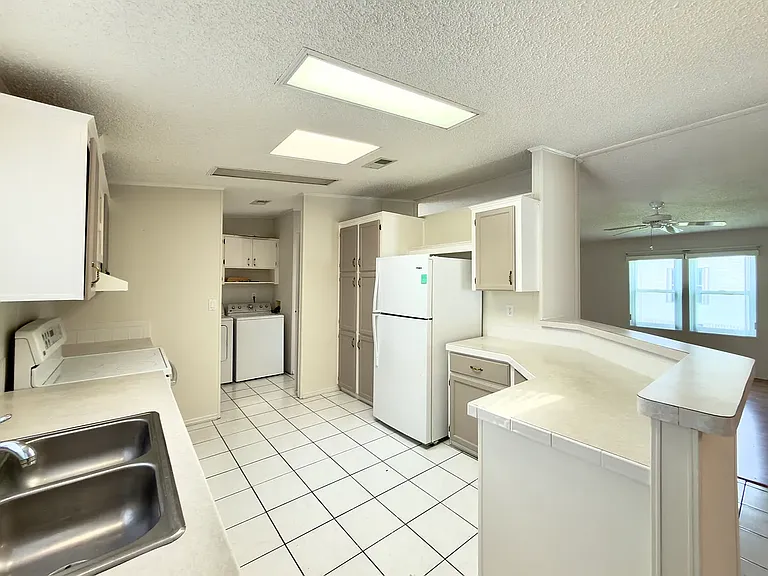 827 Sun Glow St — Photo 7