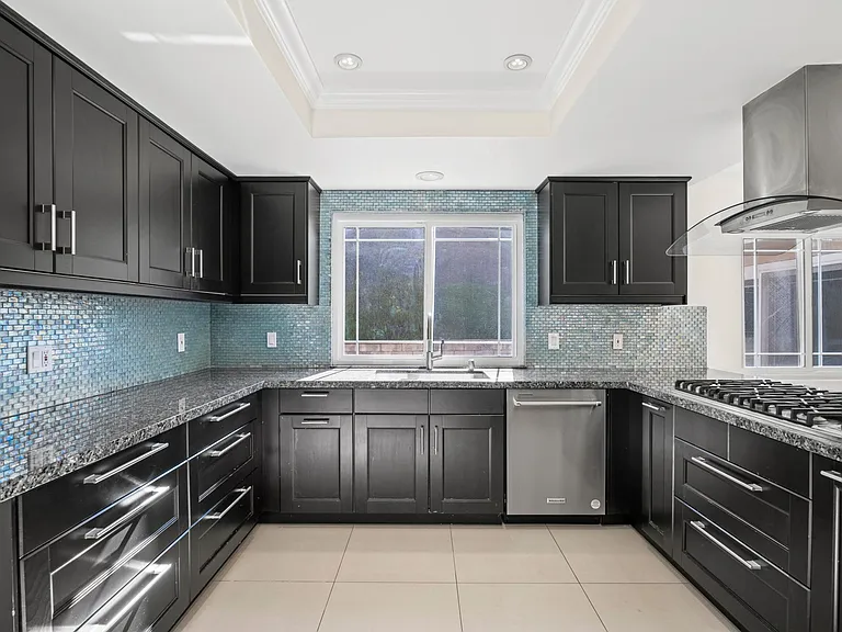 1210 Swarthmore Dr — Photo 14