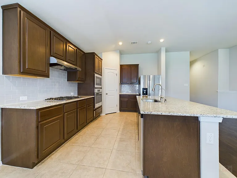 2409 Brook Crest Way — Photo 5