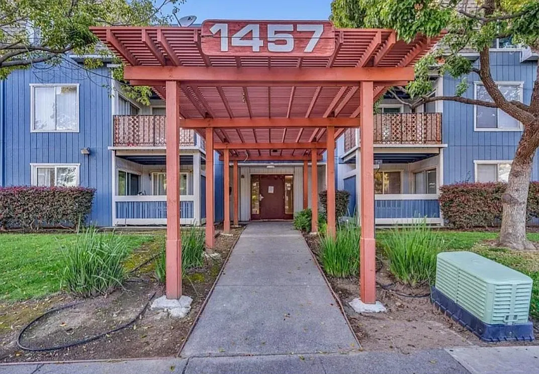 2 bed, 986 sqft, $2,189 — Photo 2