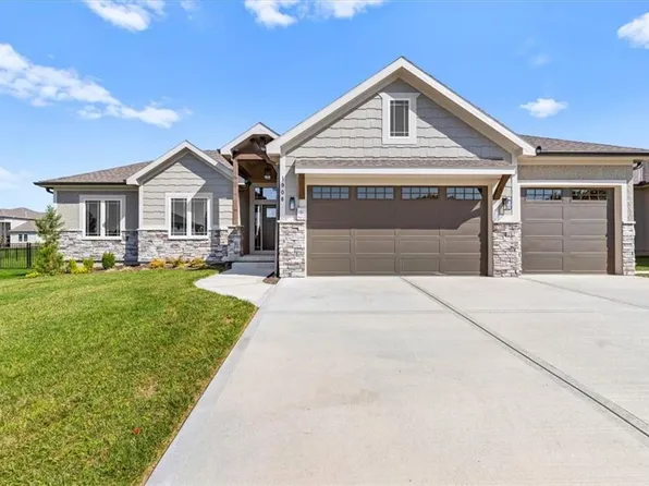 1908 NE Park Ridge Dr, Lees Summit, MO 64064