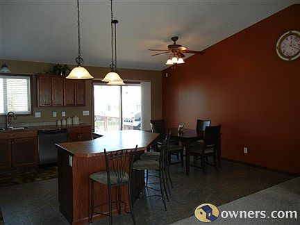 Open floor plan - kitchen and dining areas