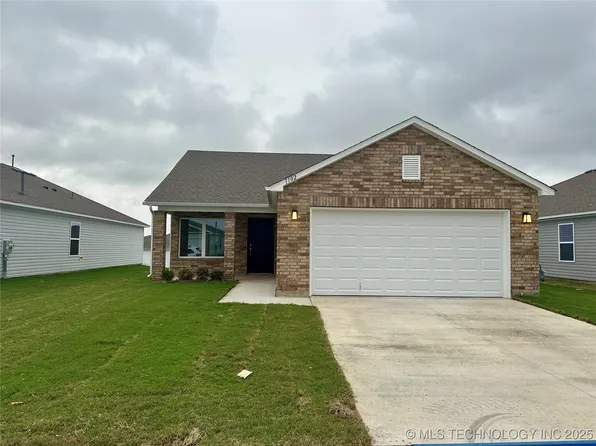 1102 W Lawton Rd, Claremore, OK 74019