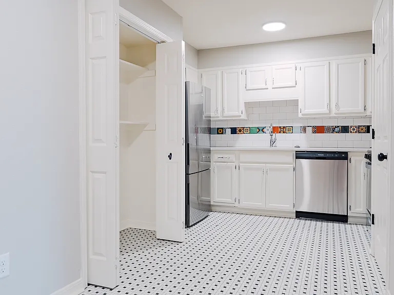2213 Main St #5 — Photo 6