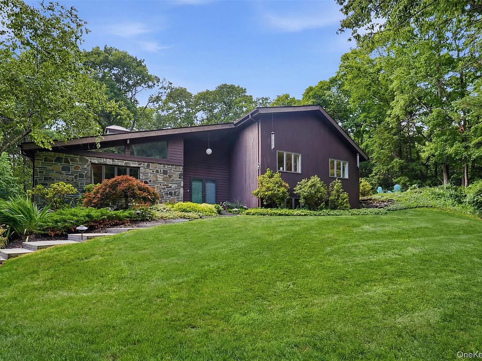 1st image of 17 Stoutenburgh Drive
