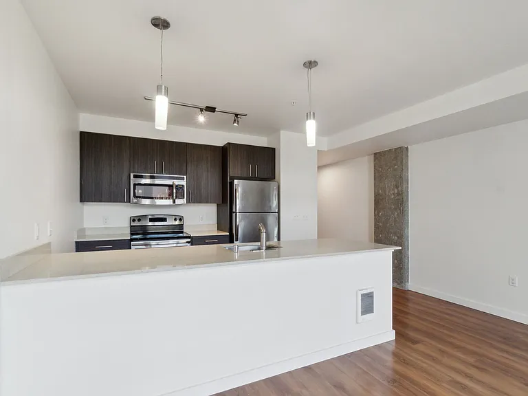 REO Flats — Photo 6