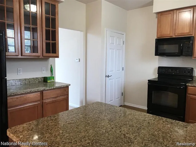 41876 Yeats Dr — Photo 9