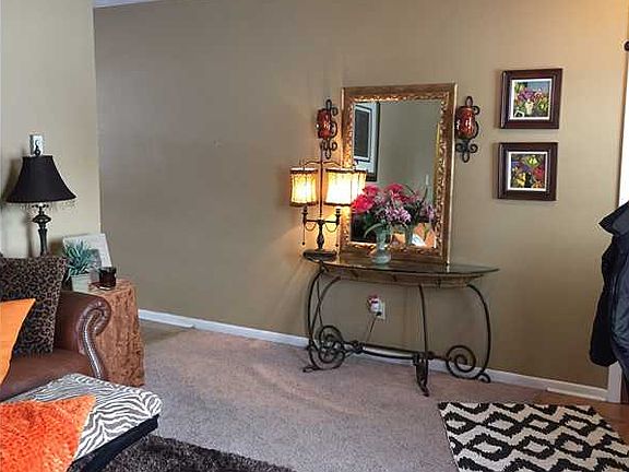4th image of 619 Holiday Dr