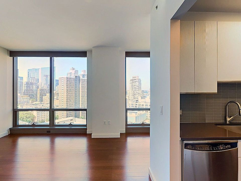 1st image of 200 W 67th St APT 21D