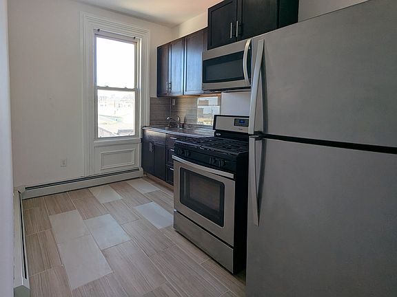 3rd image of 112 Hague St #2