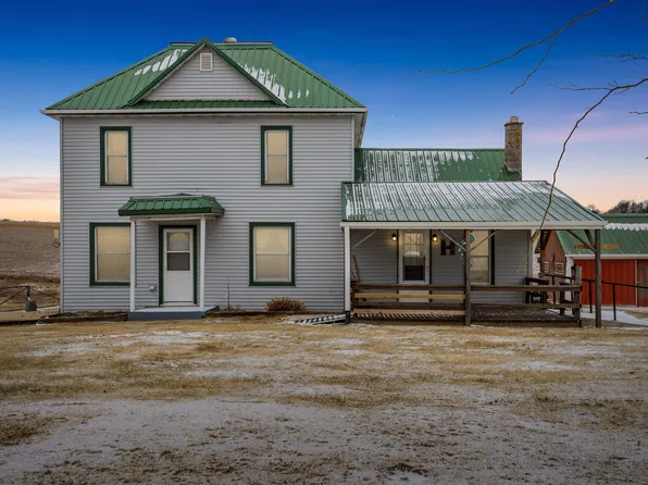 890 Forest Mills Rd, Waukon, IA 52172