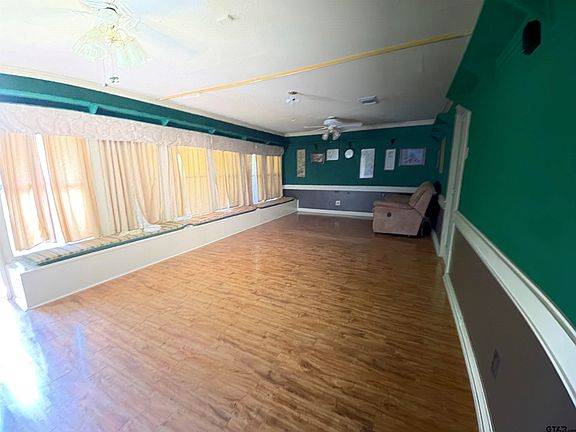 5th image of 817 Adams St
