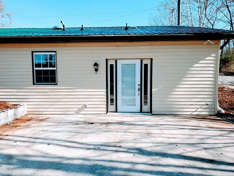 3990 Seven Springs Rd — Photo 2