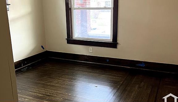 3rd image of 116 S Longworth Ave