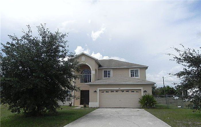1st image of 871 Fraser Dr