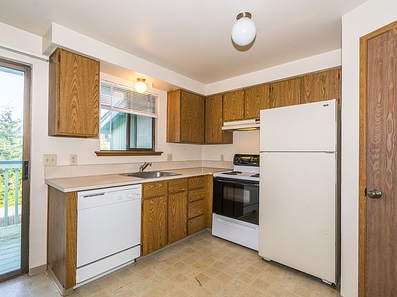 5th image of 410 NE Izett St APT 201