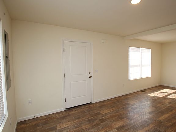 5th image of 401 Sussex St