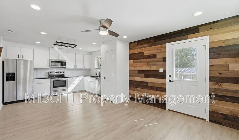1198 Green Hill Dr — Photo 7