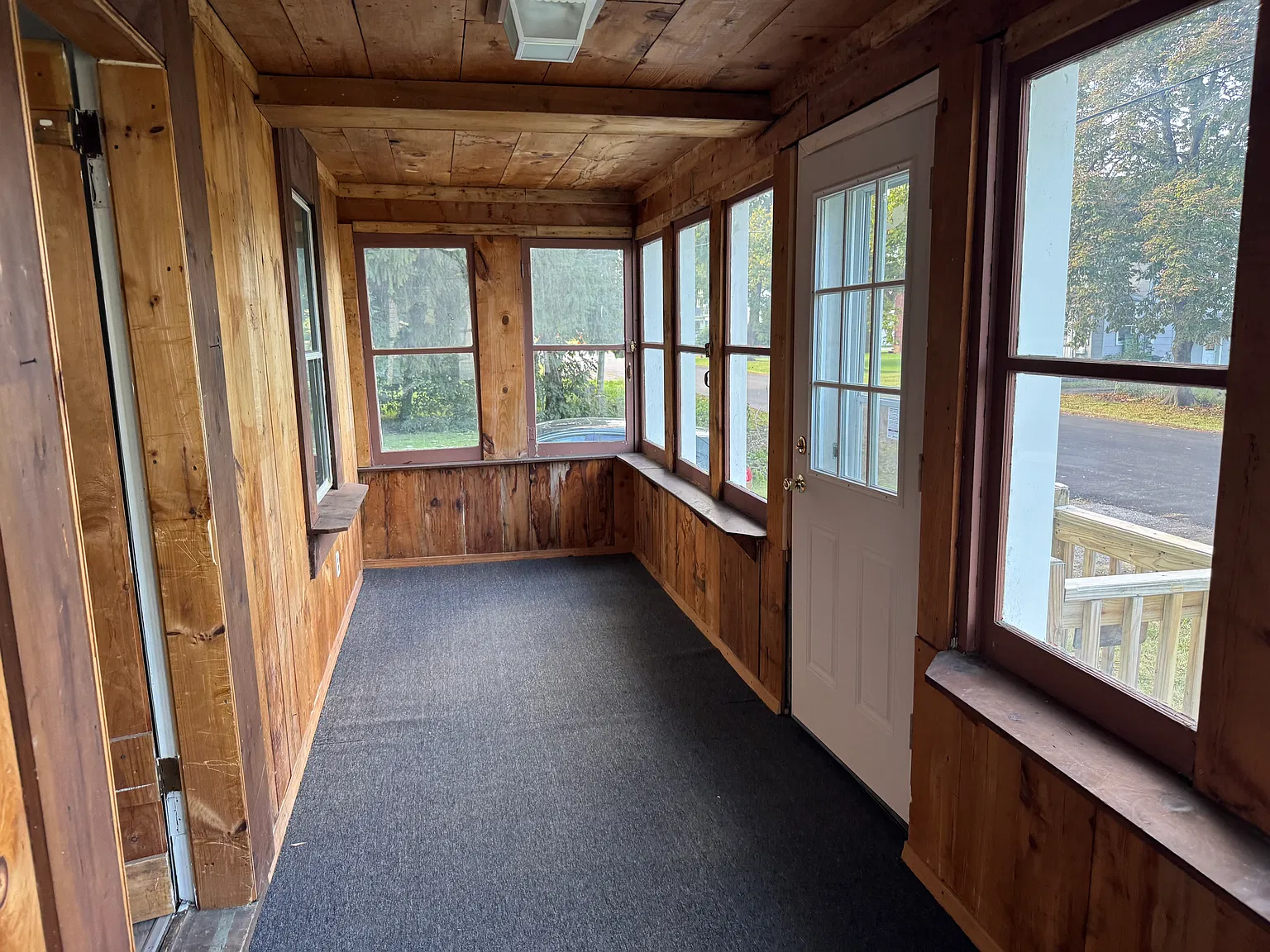 4 bed, 1.5 bath, 1272 sqft, $1,500 — Photo 2