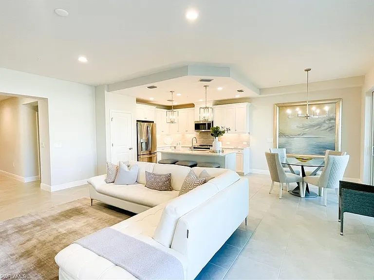 2555 Seychelles Dr #402 — Photo 5