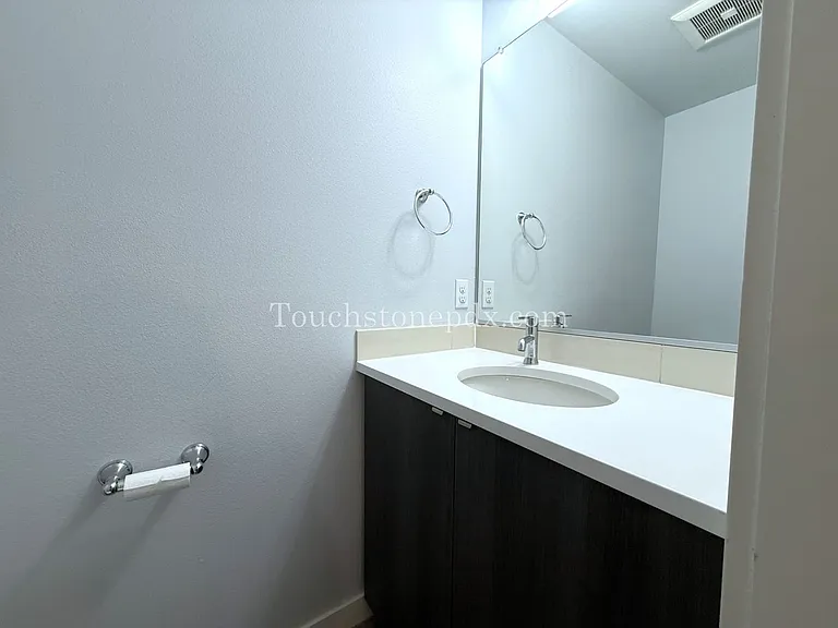424 NE Jessup St #11 — Photo 17