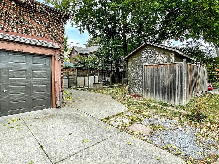 114 Colin Ave — Photo 49