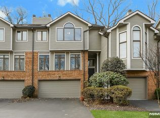20 Lakeview Dr, Old Tappan, NJ