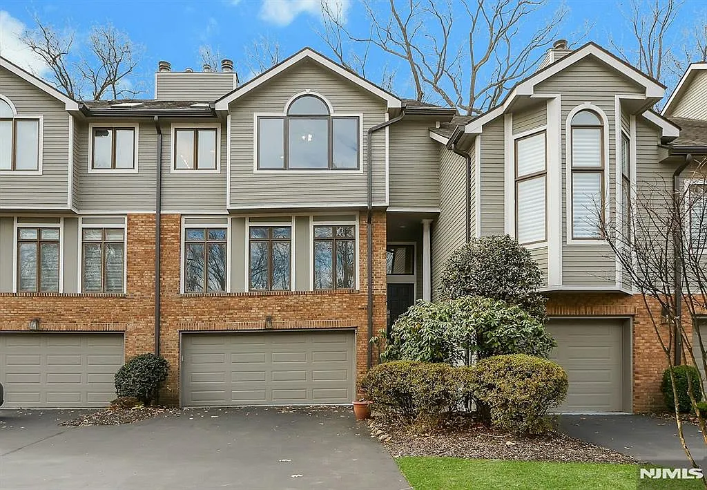 20 Lakeview Dr photo 1
