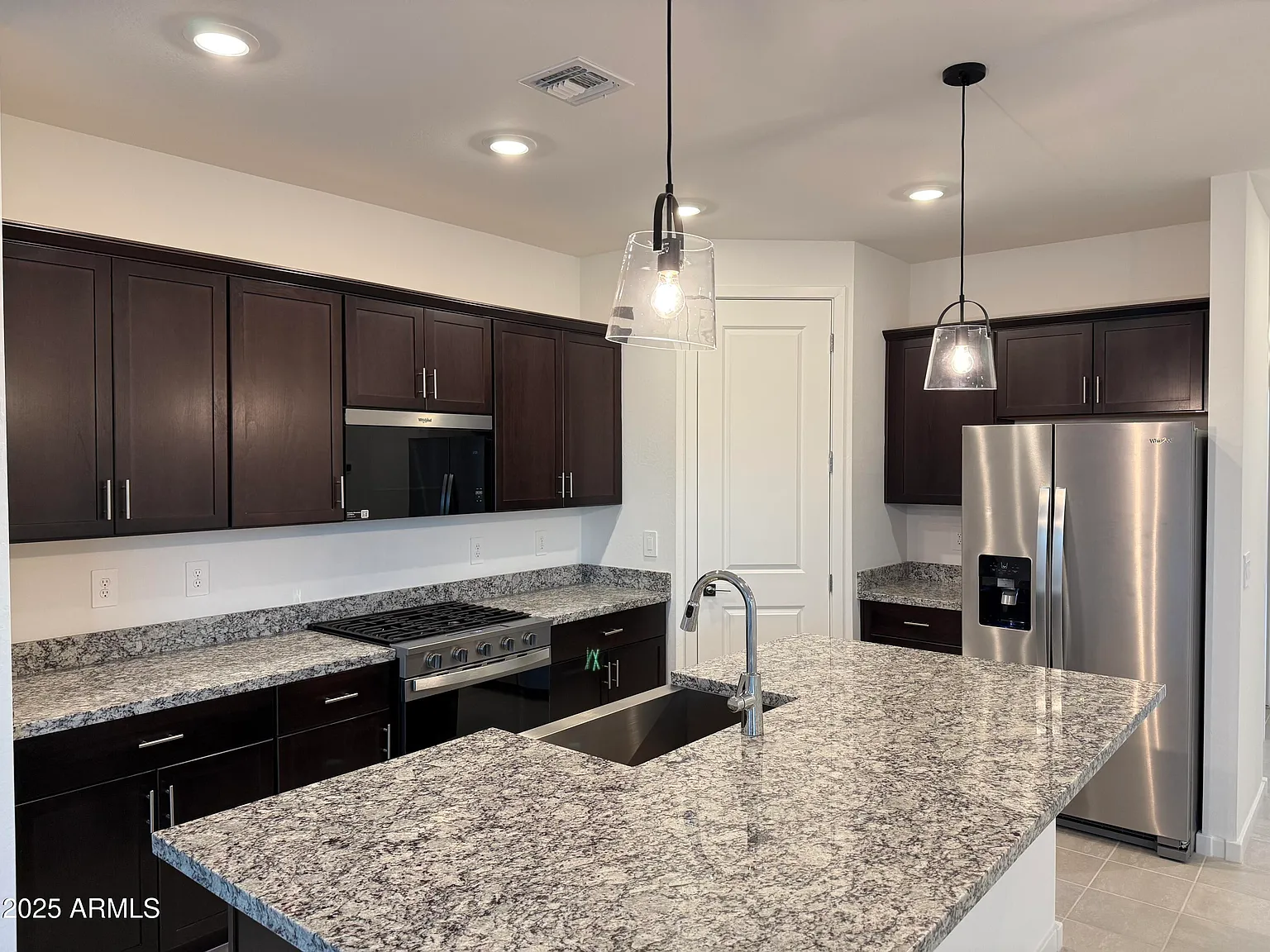 4 bed, 1832 sqft, $2,300 — Photo 2