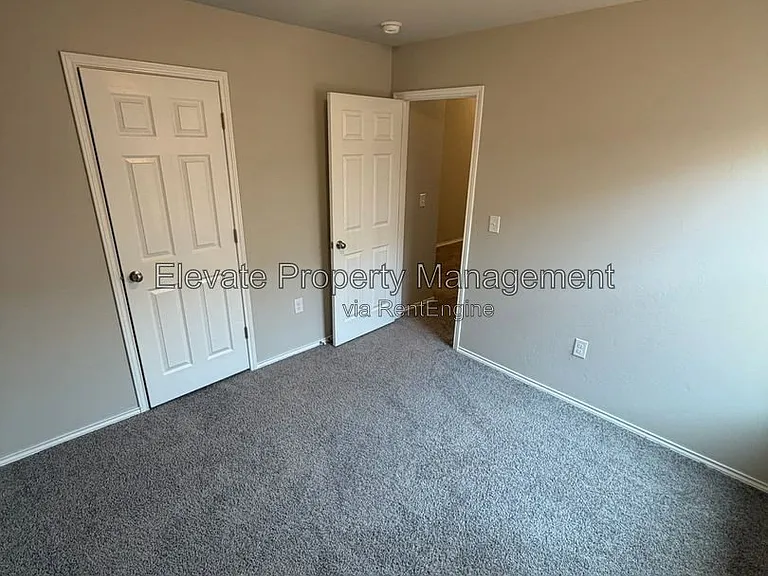 11729 NW 100th St — Photo 24
