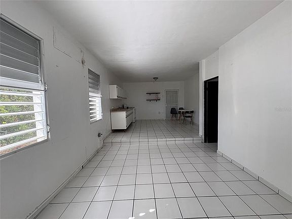 4th image of 985 Carretera