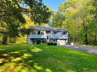 3 Flirtation Dr, Danbury, CT 06810