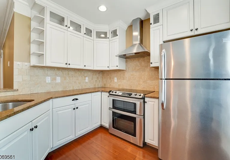 10-12 Elmer St #J — Photo 8