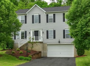 119 Hunters Run Dr, Coraopolis, PA 15108