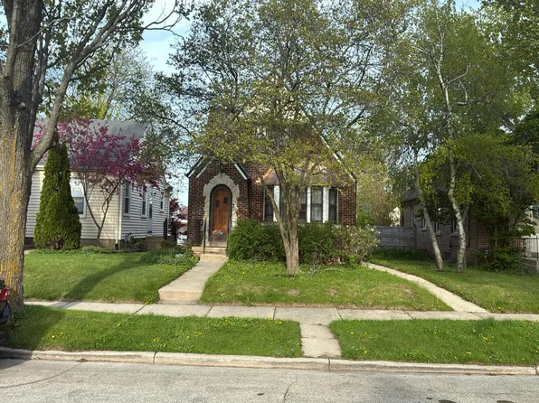 2322 S 57th St, West Allis, WI 53219