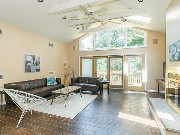 3rd image of 50 Woodland Ave