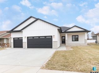 1520 E Birch St, Brandon, SD 57005