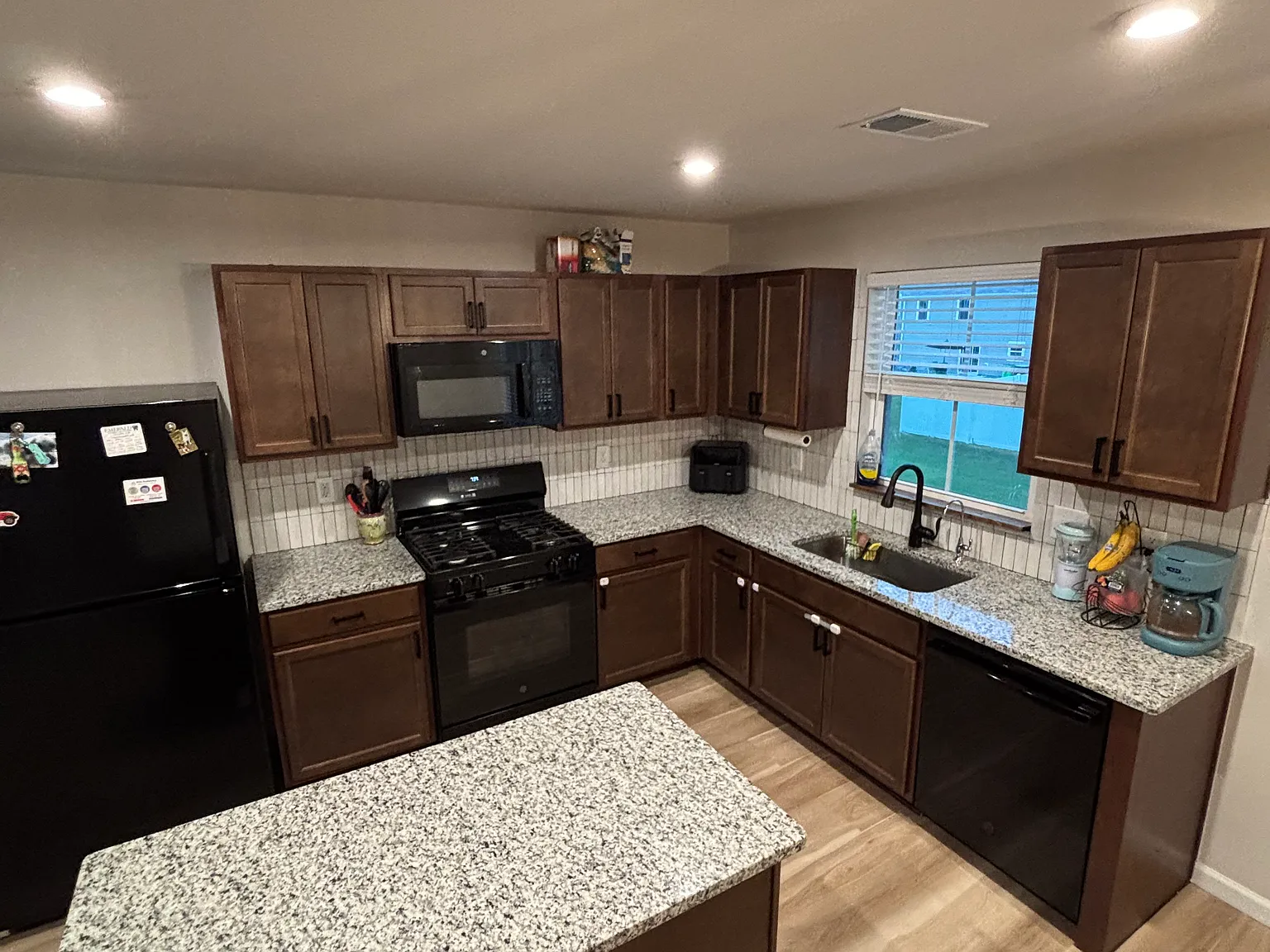 3 bed, 2.5 bath, 1300 sqft, $1,800 — Photo 4