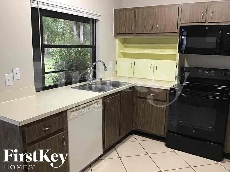 3415 SE 4th Ave — Photo 7