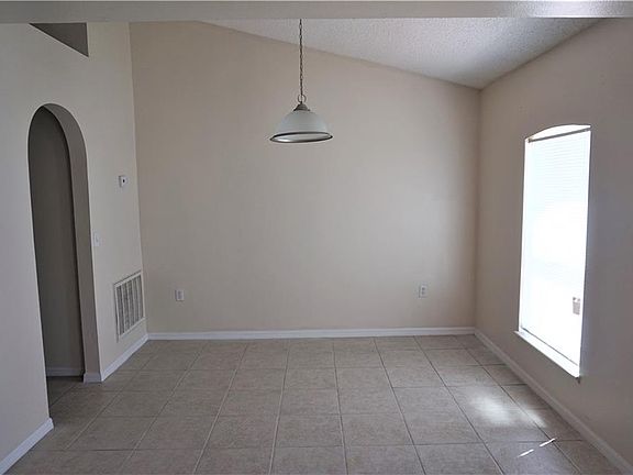 3rd image of 527 Koala Dr