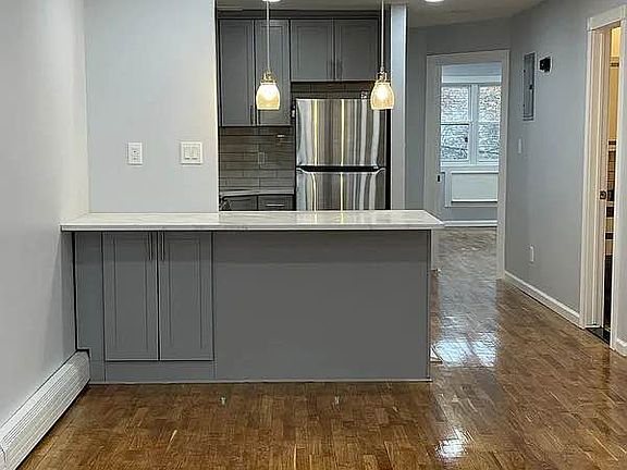 4th image of 987 Halsey St APT 2