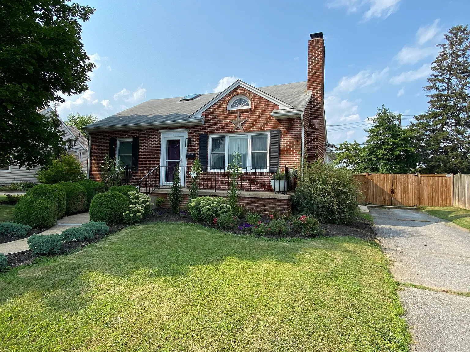 3 bed, 2908 sqft, $3,200 — Photo 2
