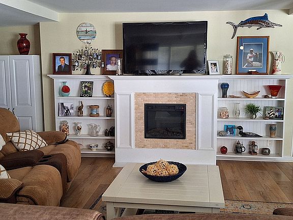3rd image of 8655 Duchess Ct W #321