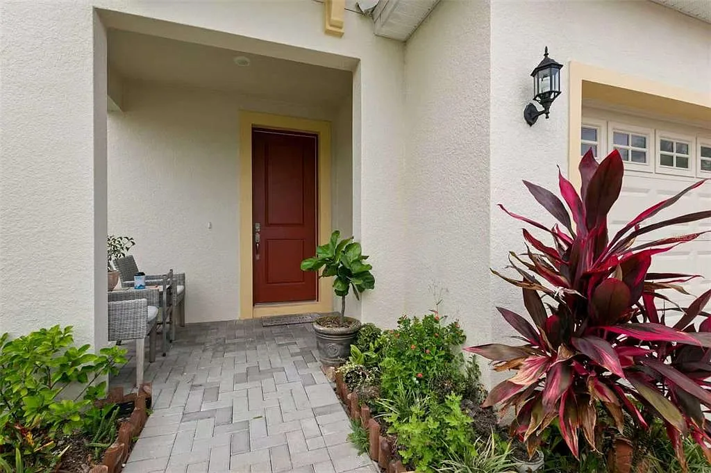 4 bed, 2.5 bath, 2115 sqft, $2,900 — Photo 3